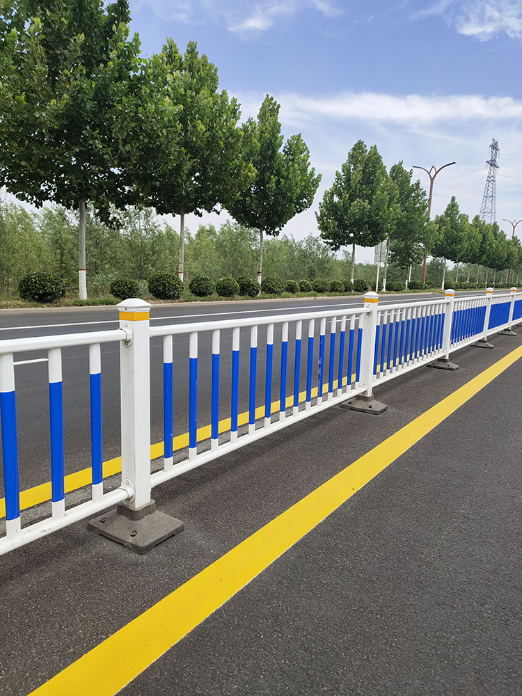 城市公路護(hù)欄價(jià)格一覽 云滴價(jià)優(yōu)質(zhì)不貴，歡迎訂購(gòu)！