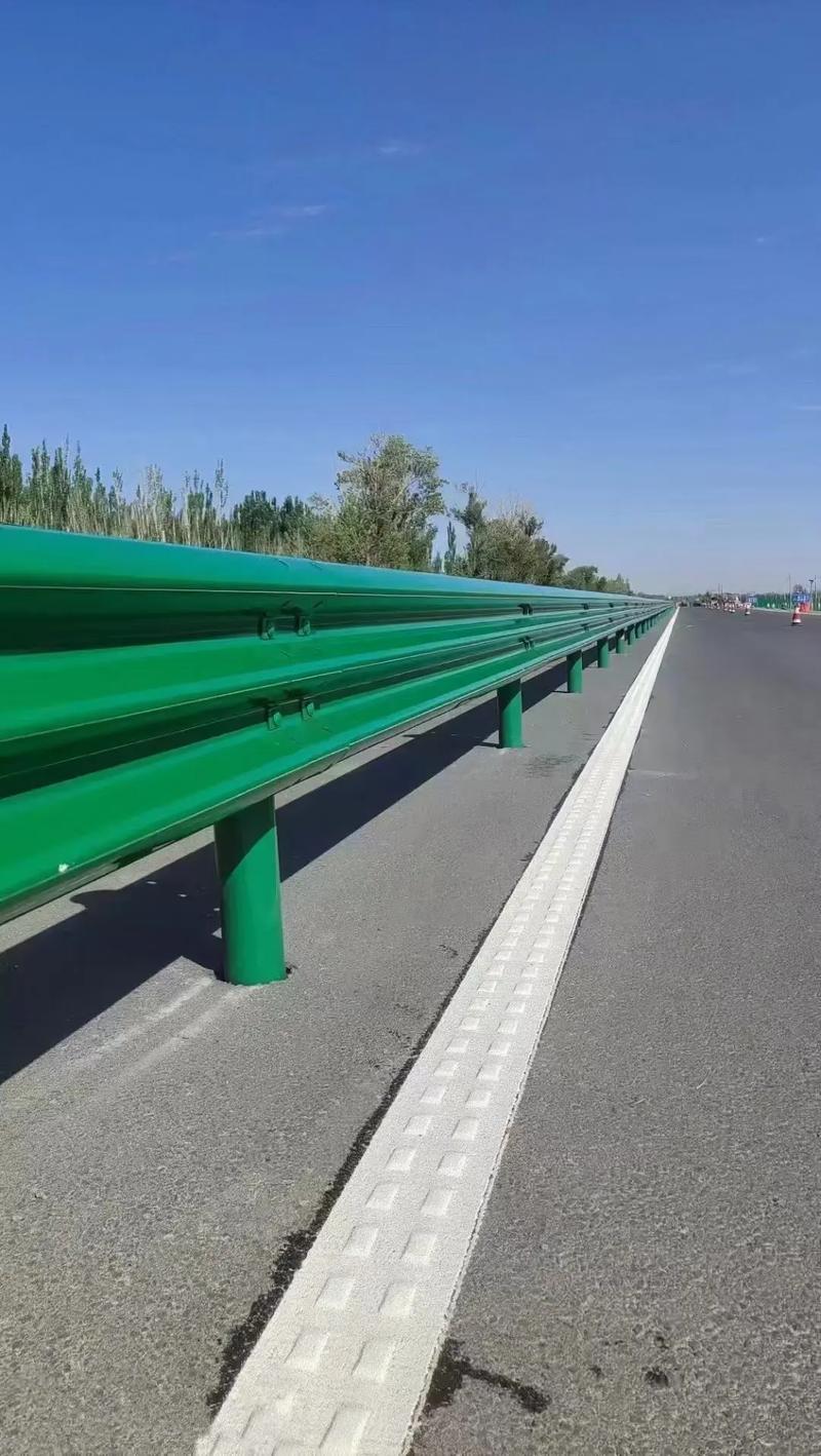 鄉(xiāng)村公路、高速公路與國(guó)省一級(jí)公路波形護(hù)欄 品質(zhì)保障，全國(guó)直發(fā)